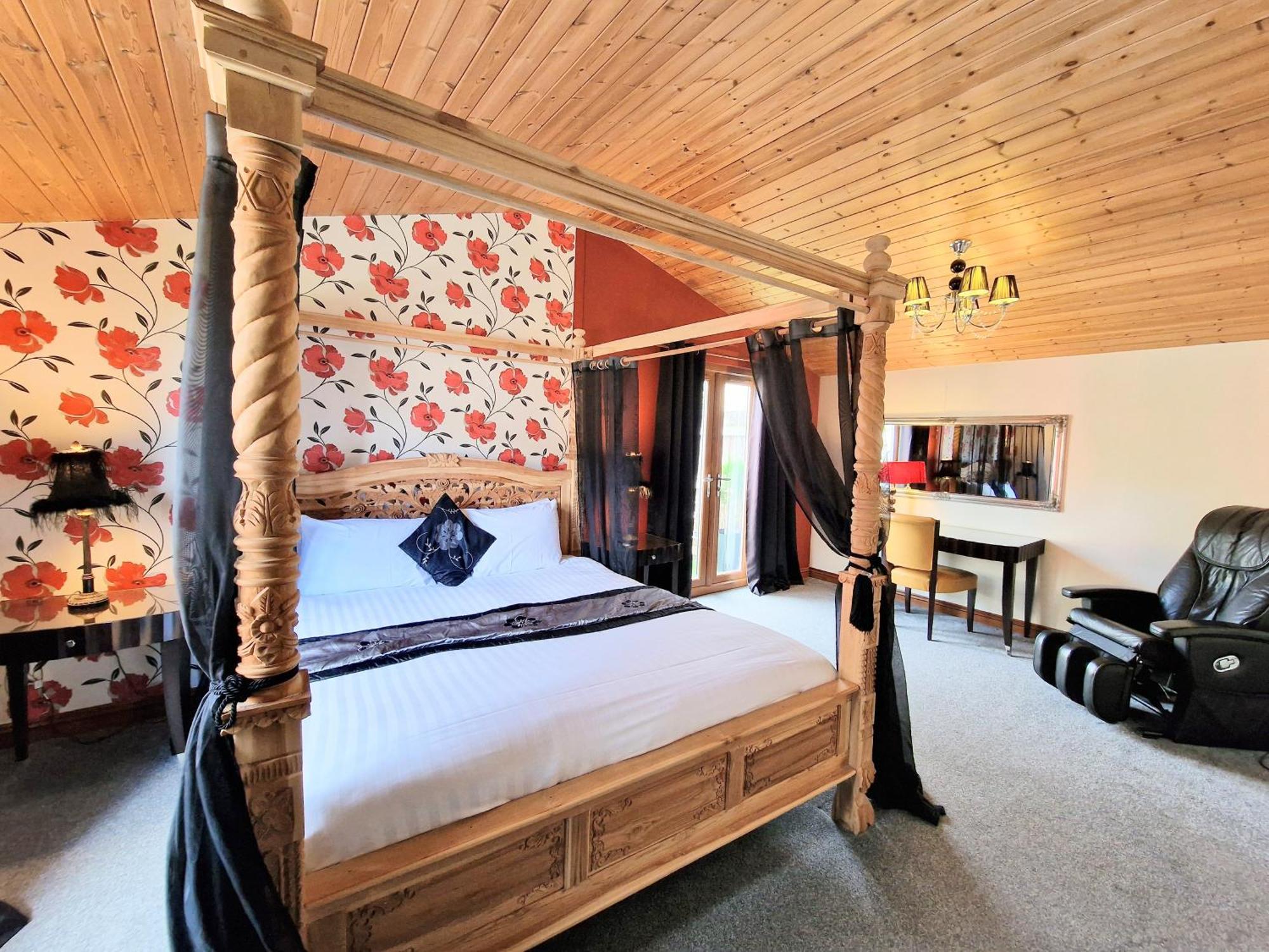 Villa Lomond 4 With Private Hot Tub - Fife - Loch Leven - Lomond Hills Kelty Exterior foto