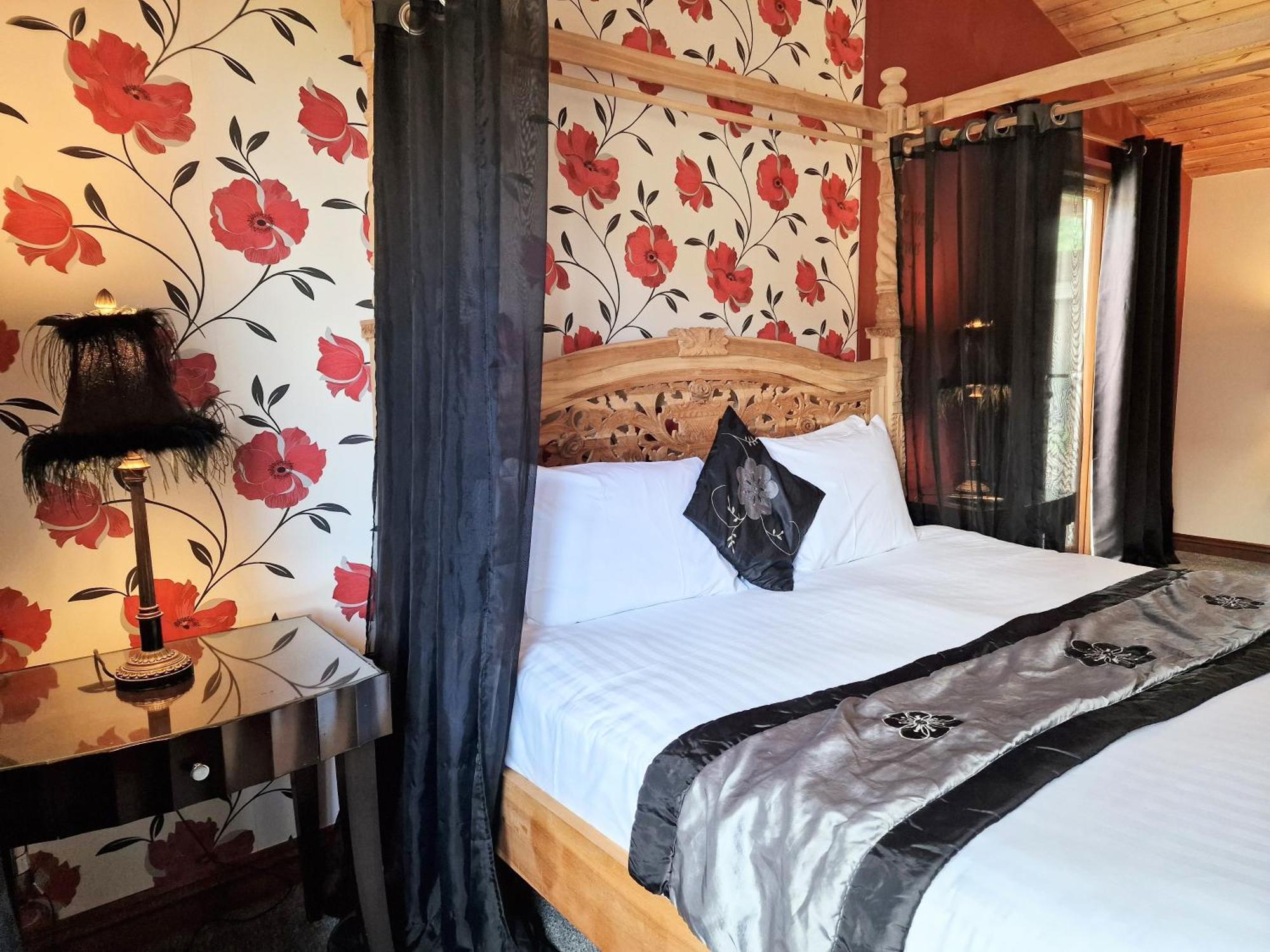 Villa Lomond 4 With Private Hot Tub - Fife - Loch Leven - Lomond Hills Kelty Exterior foto